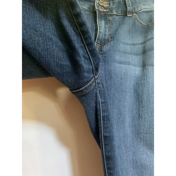 Torrid Denim Jegging Crop Women's Size 16 Medium Wash - Picture 5 of 7